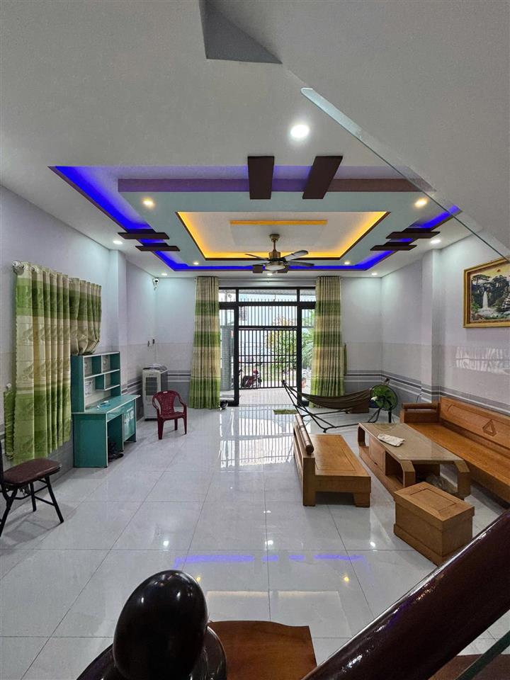 Chính chủ cần bán 1 trệt 1 lầu dt 132m2 p dĩ an, bình dương cũ, đường ô tô gần trường giá 5,2 tỷ