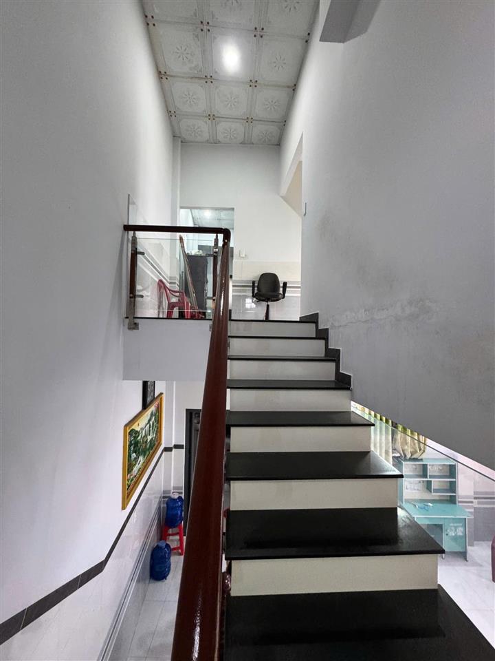 Chính chủ cần bán 1 trệt 1 lầu dt 132m2 p dĩ an, bình dương cũ, đường ô tô gần trường giá 5,2 tỷ