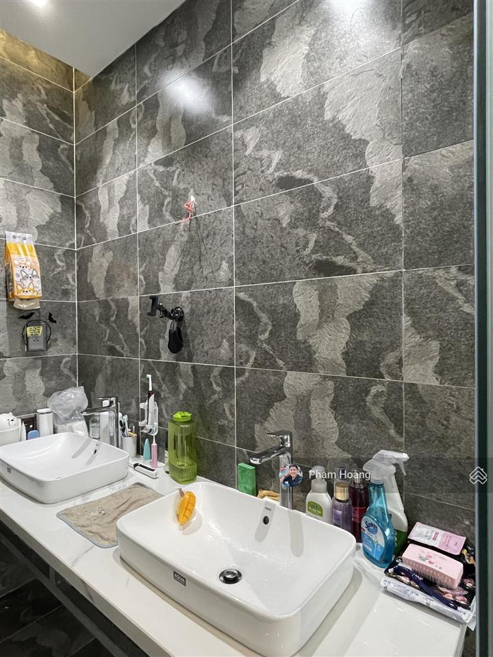 Bán nhà tthc dĩ an hcm dt 127m2 ngang 5m, có hoàn công, có thang máy 1 trệt 3 tầng 4pn chỉ 11,3 tỷ