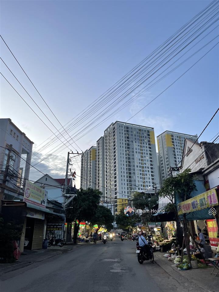 Bán lô đất đường thông kinh doanh giá 4,8 tỷ, dt 75m2 gần trường chợ tại dĩ an, bình dương