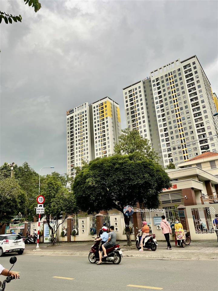 Bán lô đất đường thông kinh doanh giá 4,8 tỷ, dt 75m2 gần trường chợ tại dĩ an, bình dương