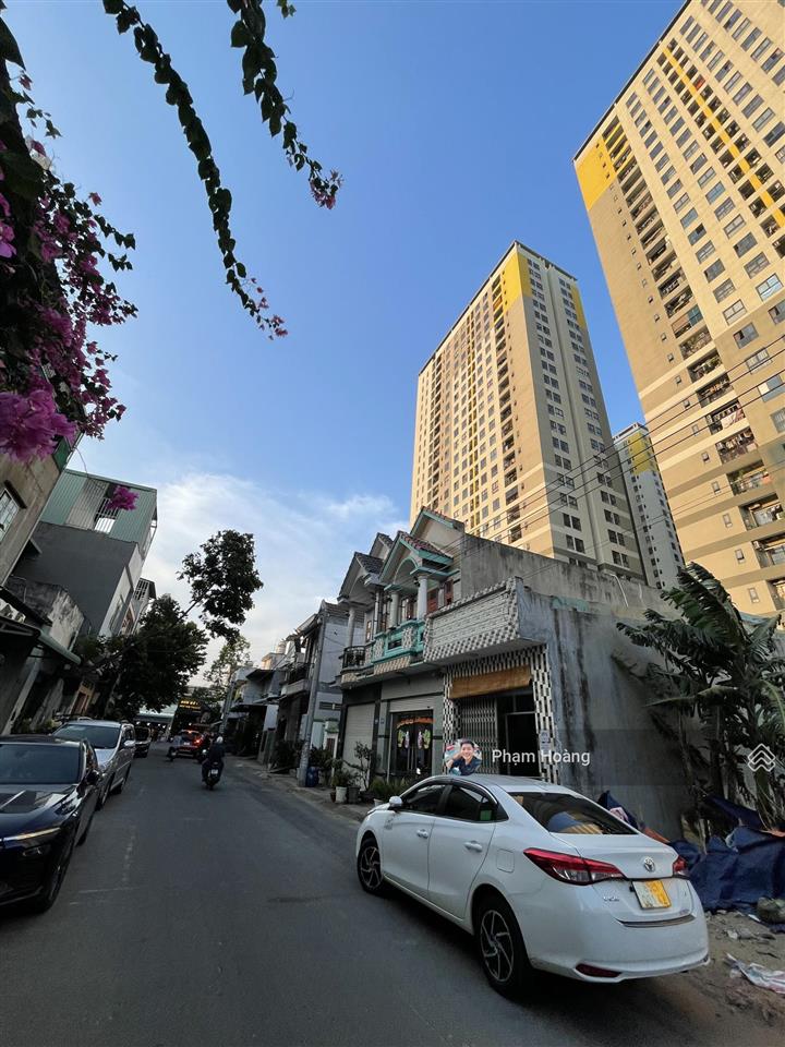 Bán lô đất đường thông kinh doanh giá 4,8 tỷ, dt 75m2 gần trường chợ tại dĩ an, bình dương