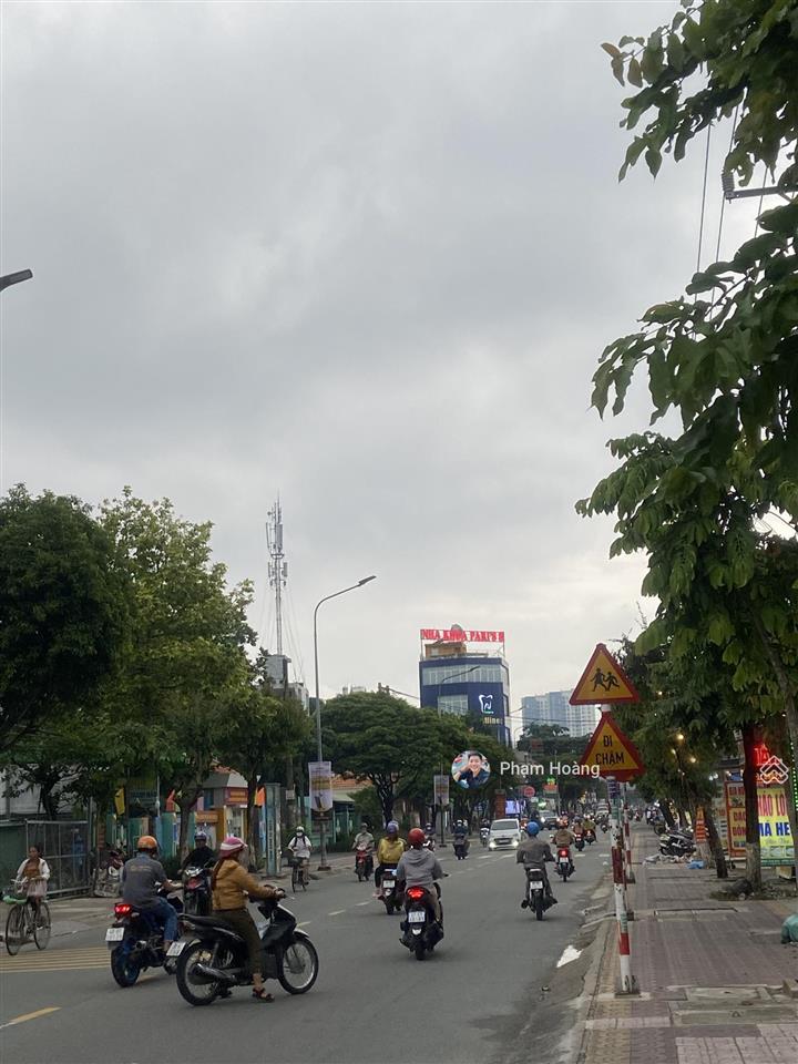 Bán lô đất đường thông kinh doanh giá 4,8 tỷ, dt 75m2 gần trường chợ tại dĩ an, bình dương