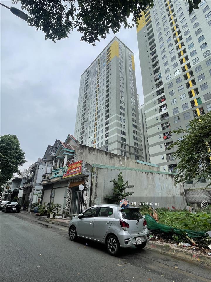 Bán lô đất đường thông kinh doanh giá 4,8 tỷ, dt 75m2 gần trường chợ tại dĩ an, bình dương