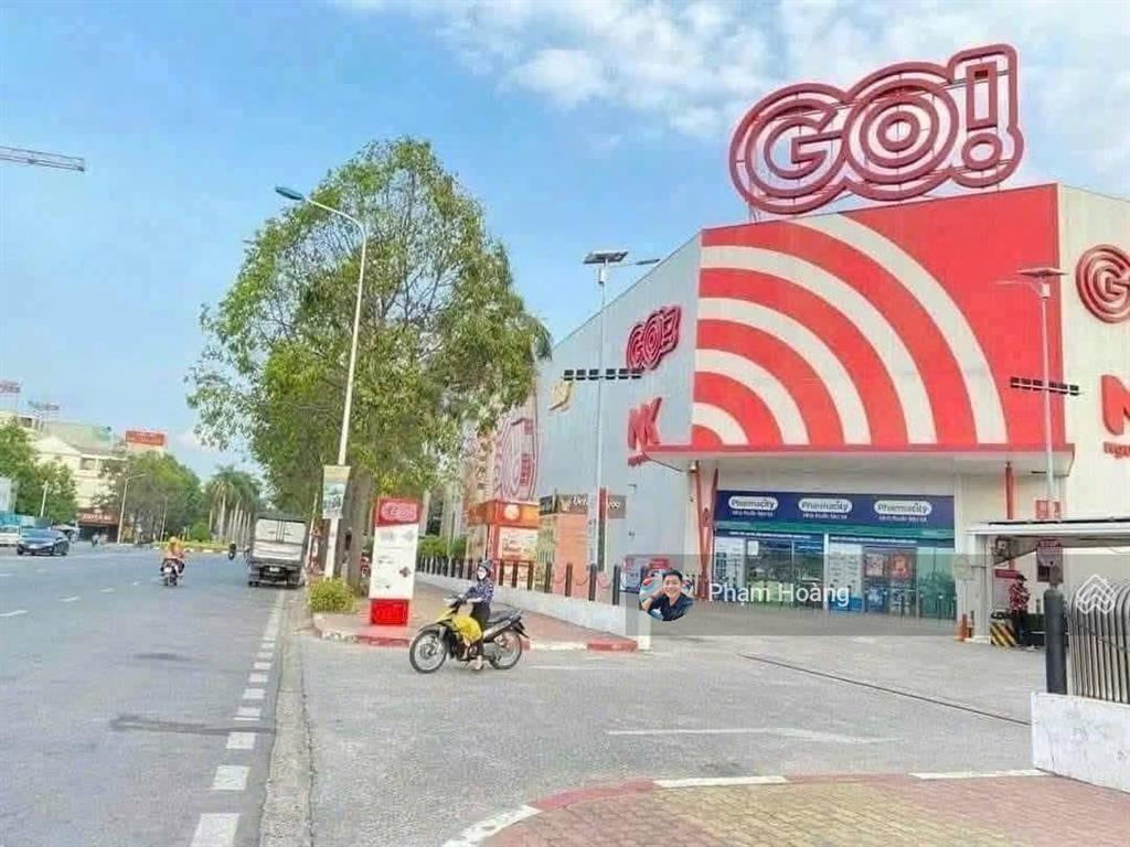 Lô đất đường ngô thì nhậm giáp trung tâm hành chính di an , thông ra nguyễn an ninh dt 95,3m 5tyx