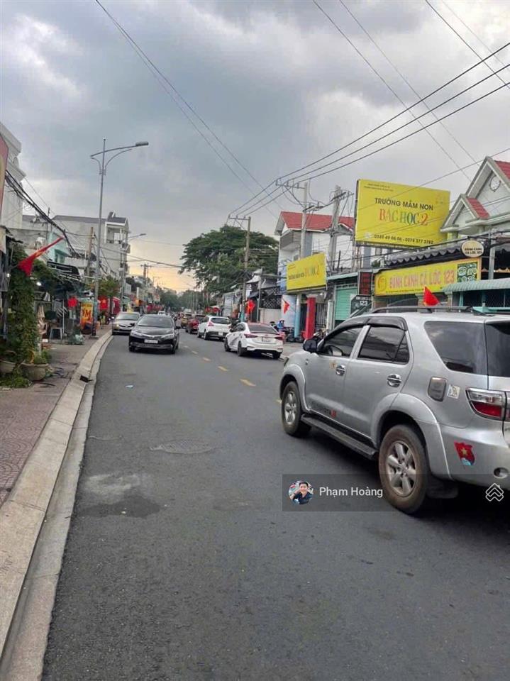 Lô đất đường ngô thì nhậm giáp trung tâm hành chính di an , thông ra nguyễn an ninh dt 95,3m 5tyx