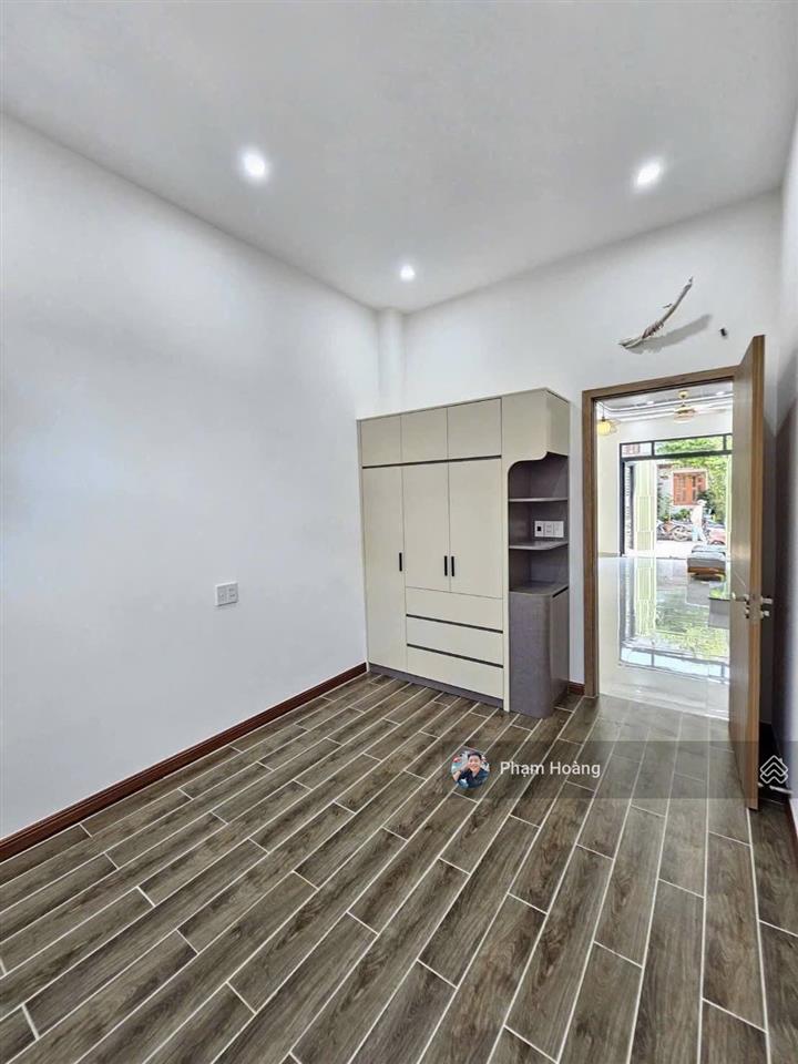 Chính chủ bán nhà mới xây ngay ngã tư chiêu liêu hai mặt tiền trước sau dt 64m gần chợ trường học