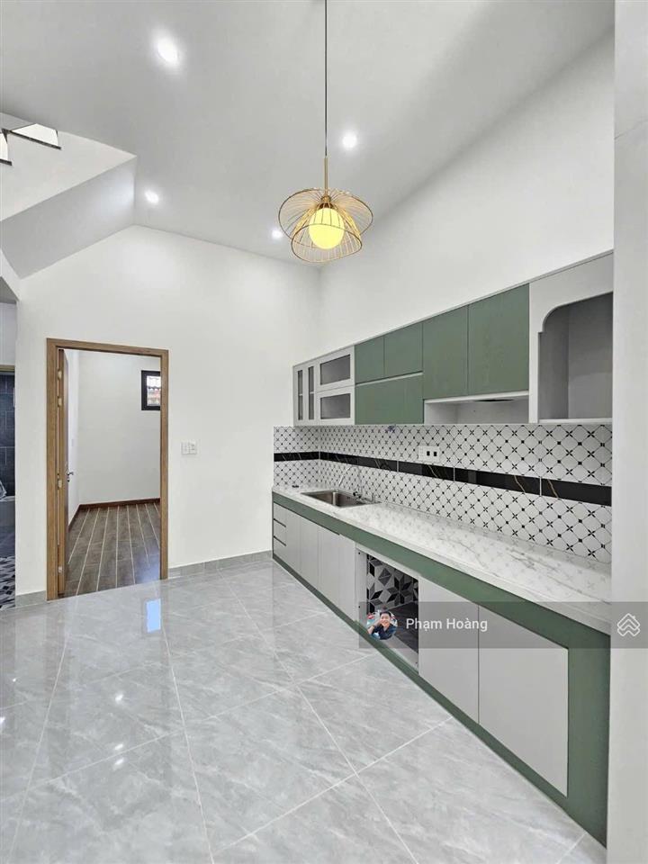 Chính chủ bán nhà mới xây ngay ngã tư chiêu liêu hai mặt tiền trước sau dt 64m gần chợ trường học