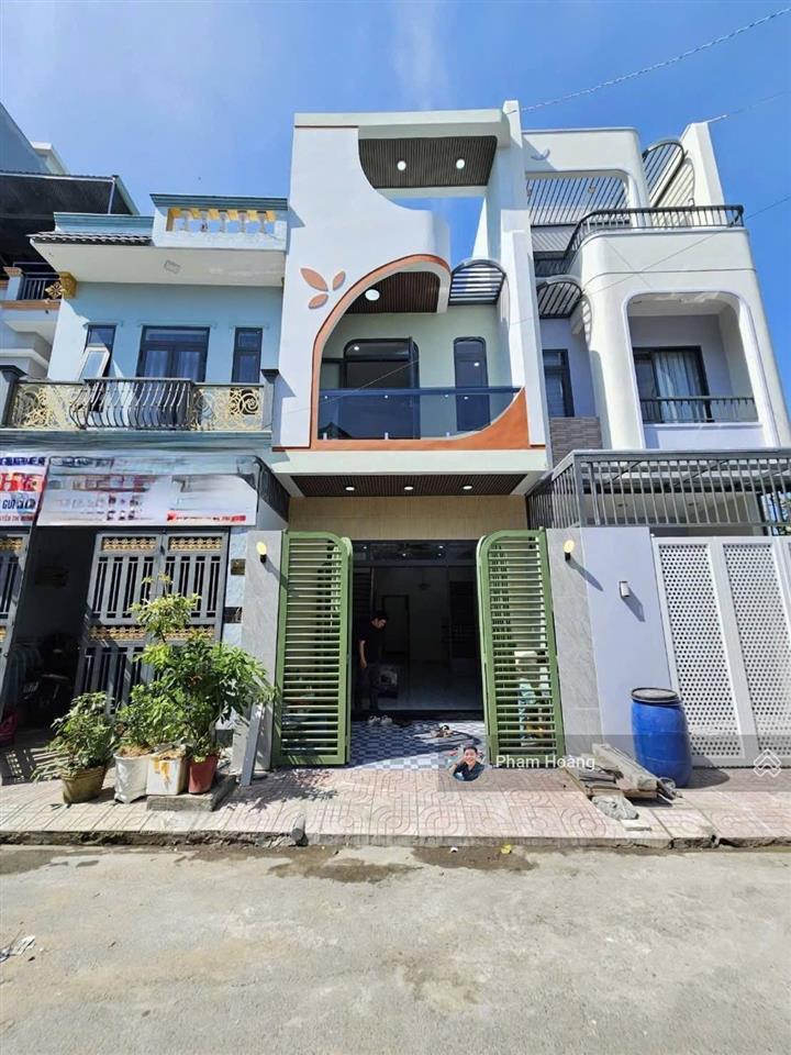 Chính chủ bán nhà mới xây ngay ngã tư chiêu liêu hai mặt tiền trước sau dt 64m gần chợ trường học