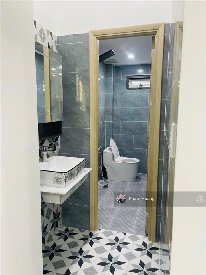 Chính chủ bán nhà mới xây ngay ngã tư chiêu liêu hai mặt tiền trước sau dt 64m gần chợ trường học