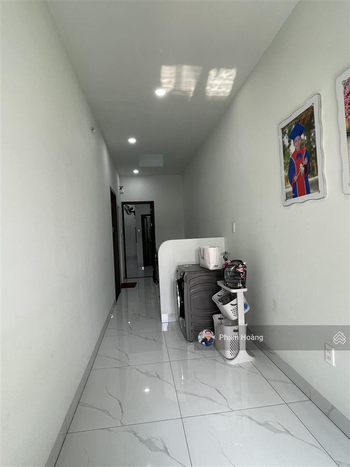 Bán nhà mặt tiền có tên đường dt 101m ngang 5 nhà trệt lầu 3pn sân oto gần chợ trường học giá 7,2ty