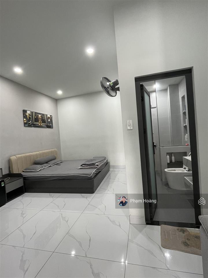 Bán nhà mặt tiền có tên đường dt 101m ngang 5 nhà trệt lầu 3pn sân oto gần chợ trường học giá 7,2ty