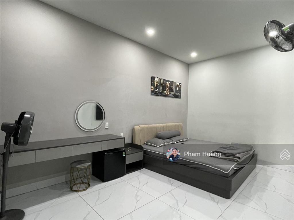 Bán nhà mặt tiền có tên đường dt 101m ngang 5 nhà trệt lầu 3pn sân oto gần chợ trường học giá 7,2ty