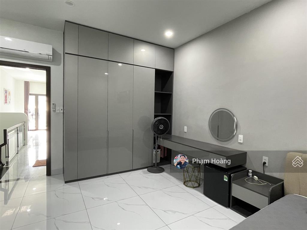 Bán nhà mặt tiền có tên đường dt 101m ngang 5 nhà trệt lầu 3pn sân oto gần chợ trường học giá 7,2ty
