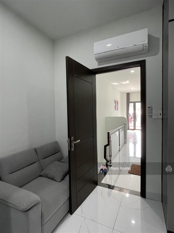 Bán nhà mặt tiền có tên đường dt 101m ngang 5 nhà trệt lầu 3pn sân oto gần chợ trường học giá 7,2ty
