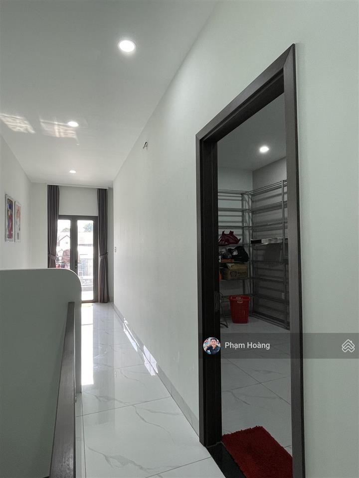 Bán nhà mặt tiền có tên đường dt 101m ngang 5 nhà trệt lầu 3pn sân oto gần chợ trường học giá 7,2ty