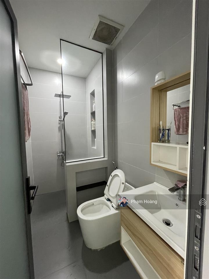 Bán nhà mặt tiền có tên đường dt 101m ngang 5 nhà trệt lầu 3pn sân oto gần chợ trường học giá 7,2ty
