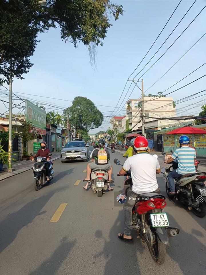 Nhà mt kinh doanh buôn bán nhỏ lẻ đường thông nhựa gần với kcn sóng thần dt 91,2m ngang 5 giá 5ty85