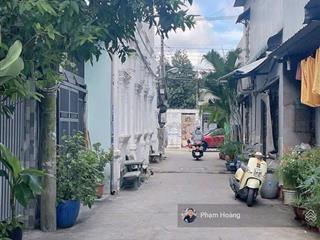 Nhà 1lầu 1 trệt ,xây kiên cố dt 58 m , 3 pn 2wc , phòng thờ pk ,sân xe rộng tại dĩ an bình dương