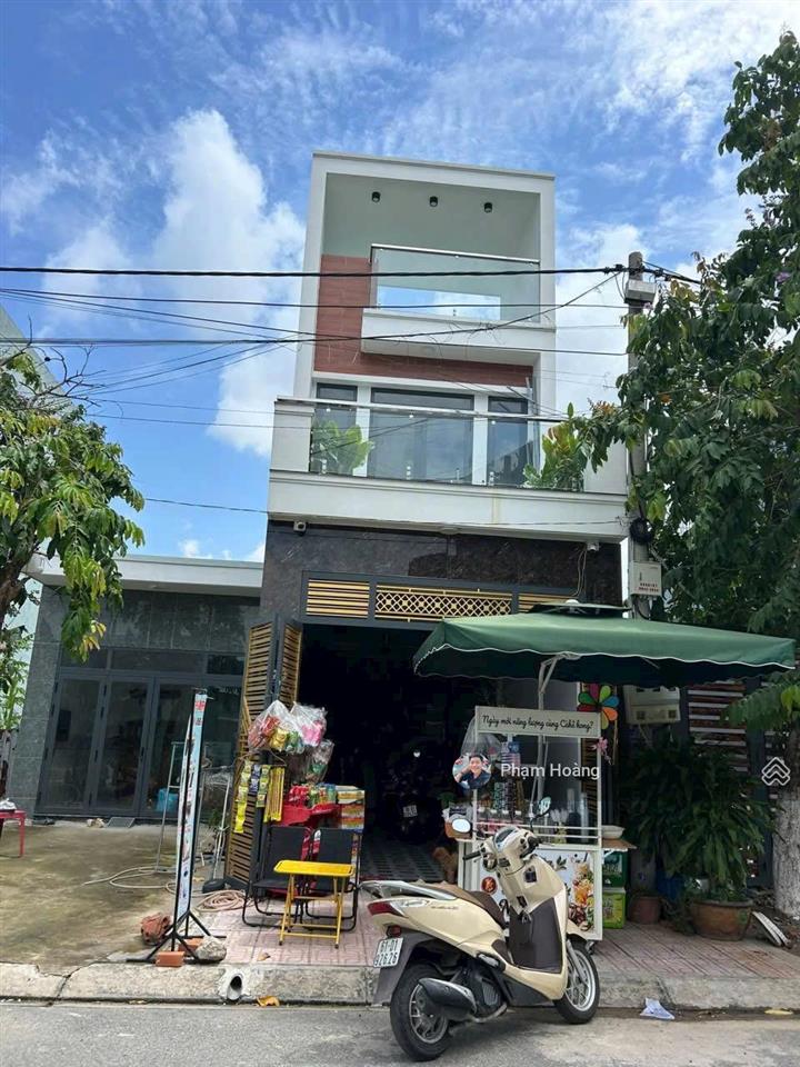 Chính chủ cần bán nhà đẹp mới 1 trệt 2 lầu sân xe hơi đông hòa, tp hcm dt 88m2 full thổ cư