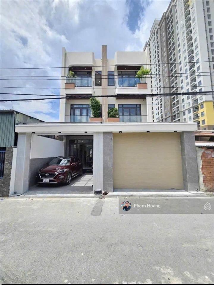 Bán căn nhà mới xây kiên cố đã hoàn công dt 137,5m2 tặng full nội thất có sân oto sân vườn sau nhà