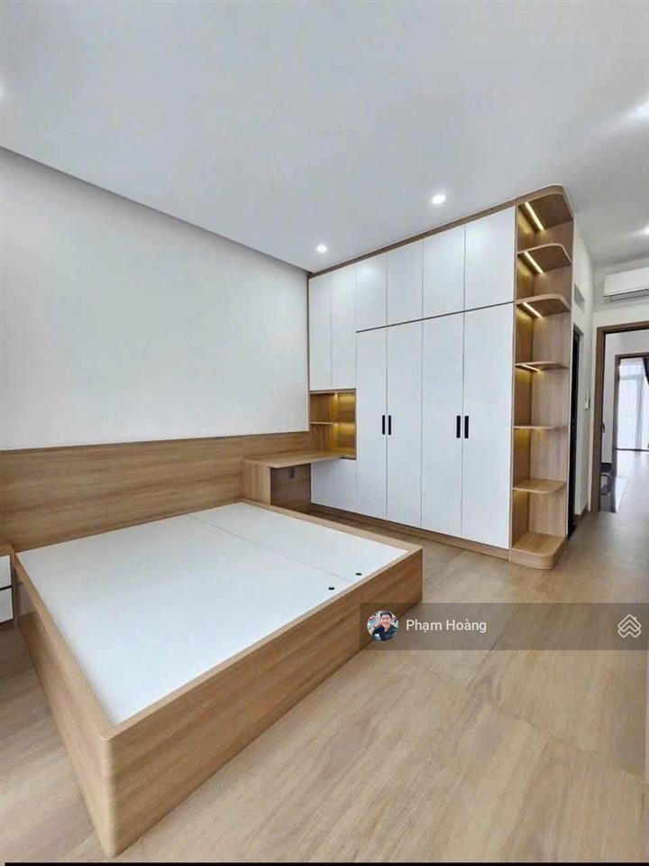 Bán căn nhà mới xây kiên cố đã hoàn công dt 137,5m2 tặng full nội thất có sân oto sân vườn sau nhà