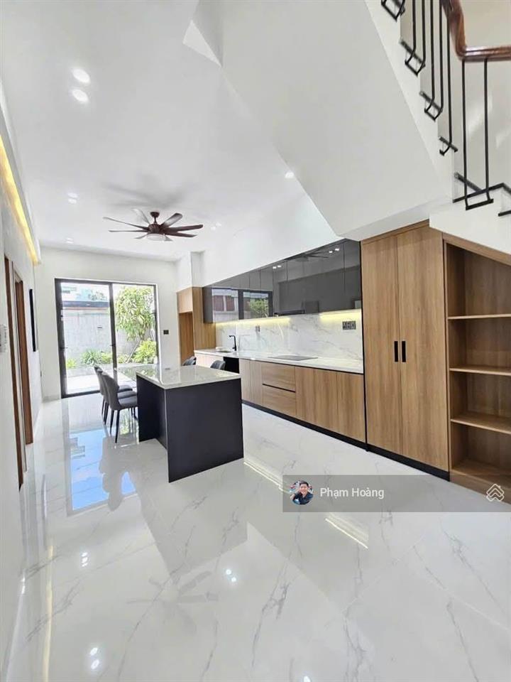 Bán căn nhà mới xây kiên cố đã hoàn công dt 137,5m2 tặng full nội thất có sân oto sân vườn sau nhà