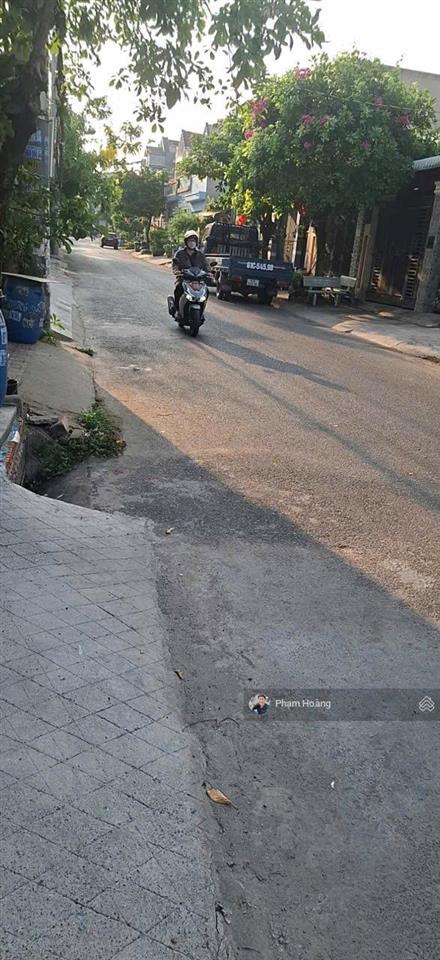 Chủ cần bán gấp chỉ 6 tỷ còn bớt nhà lầu trệt đường 12m ngay bigc go dĩ an dt 103m2 ngang 5,3m