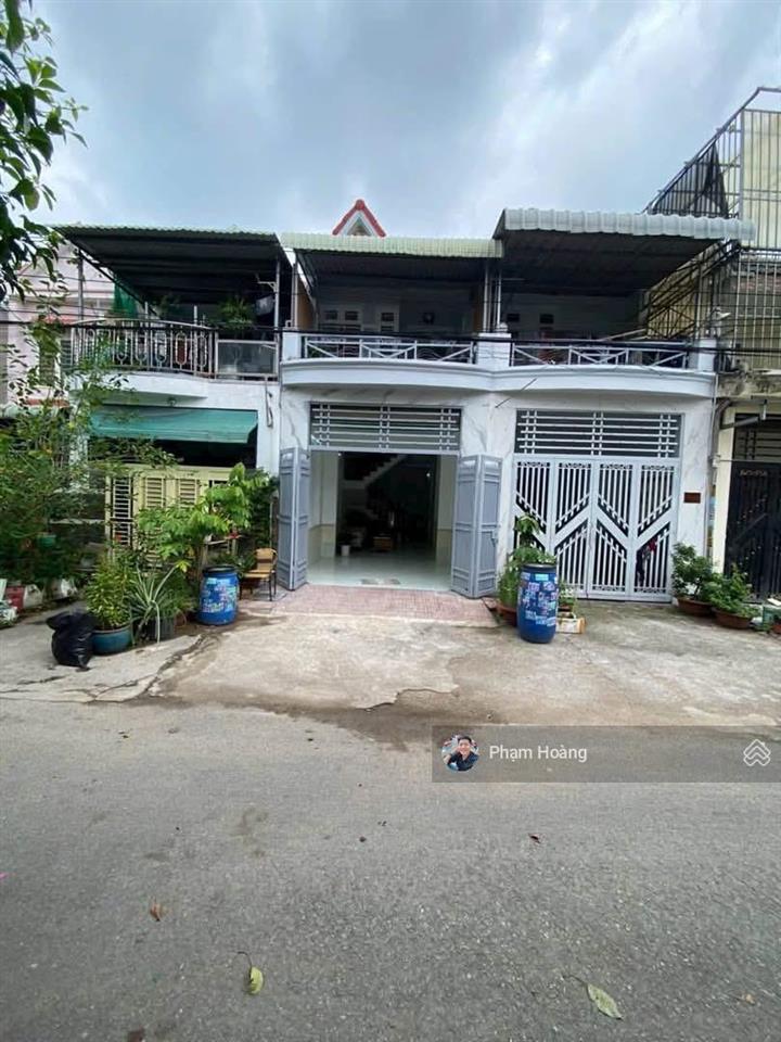 Nhà 1 trệt 1 lầu dĩ an hcm (gần ngã tư vincom 550) dt 60m2 chỉ 3tỷ 680 cách tttm aeon 10p