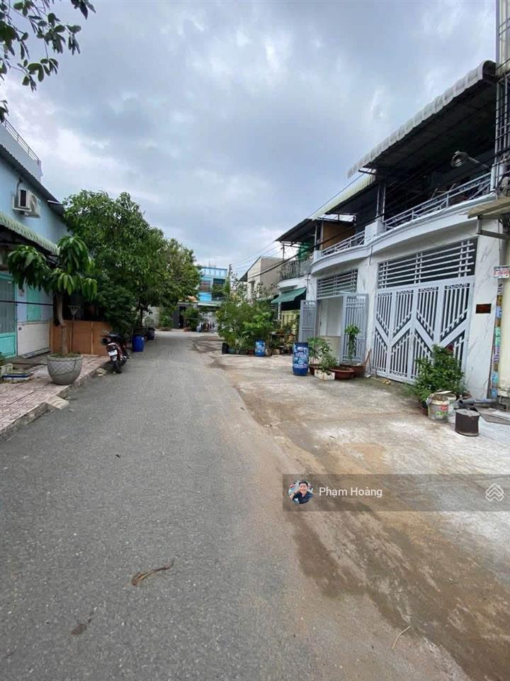 Nhà 1 trệt 1 lầu dĩ an hcm (gần ngã tư vincom 550) dt 60m2 chỉ 3tỷ 680 cách tttm aeon 10p