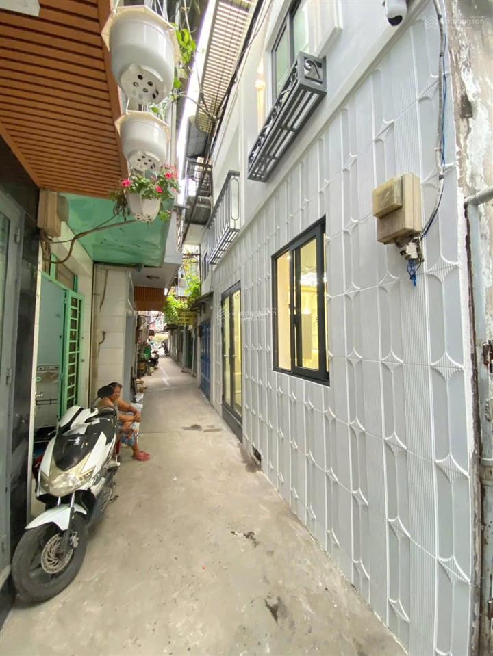 Bán nhà đẹp sổ hồng riêng  gần mặt tiền đường  quận 7
