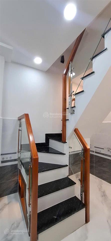 Bán nhà mặt tiền đường số  hẻm thông xe hơi chạy ngang nhà  quận 7