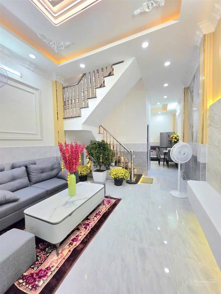 Bán nhà đẹp 3.6x11  sổ hồng dsh  có sân để xe  tt. nhà bè