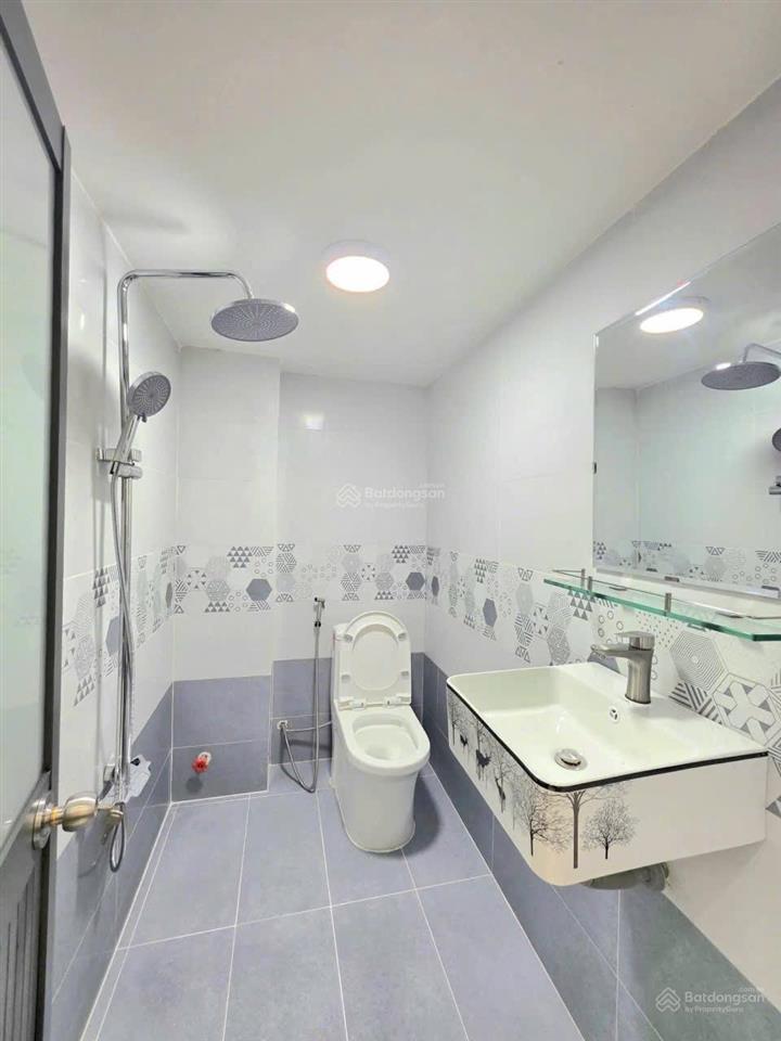 Bán nhà đẹp 3.6x11  sổ hồng dsh  có sân để xe  tt. nhà bè