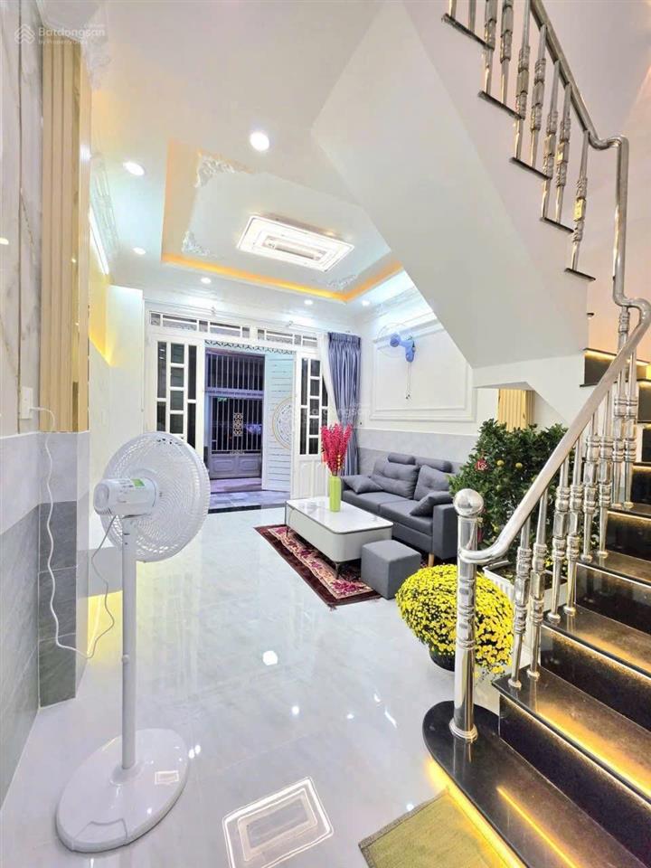 Bán nhà đẹp 3.6x11  sổ hồng dsh  có sân để xe  tt. nhà bè