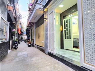 Bán nhà đẹp 3.6x11  sổ hồng dsh  có sân để xe  tt. nhà bè