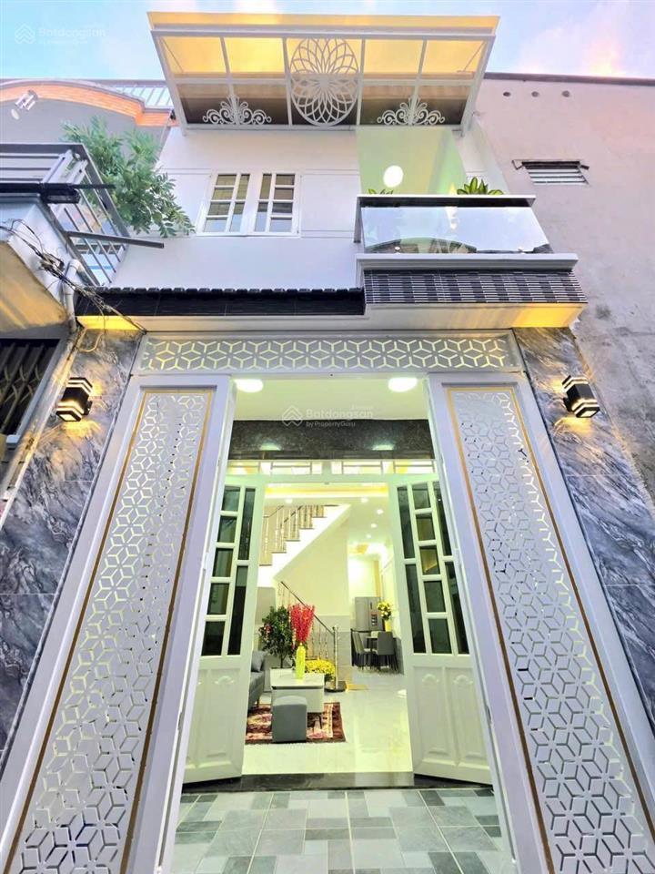 Bán nhà đẹp 3.6x11  sổ hồng dsh  có sân để xe  tt. nhà bè