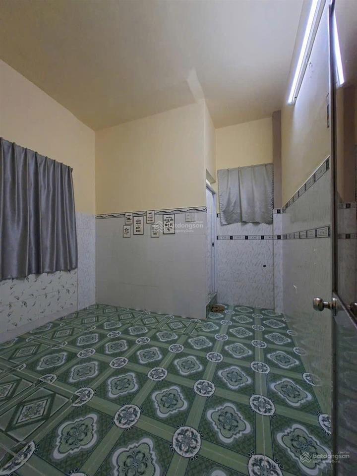 Bán nhà 1 lầu đúc  gần đường xe hơi  tt. nhà bè