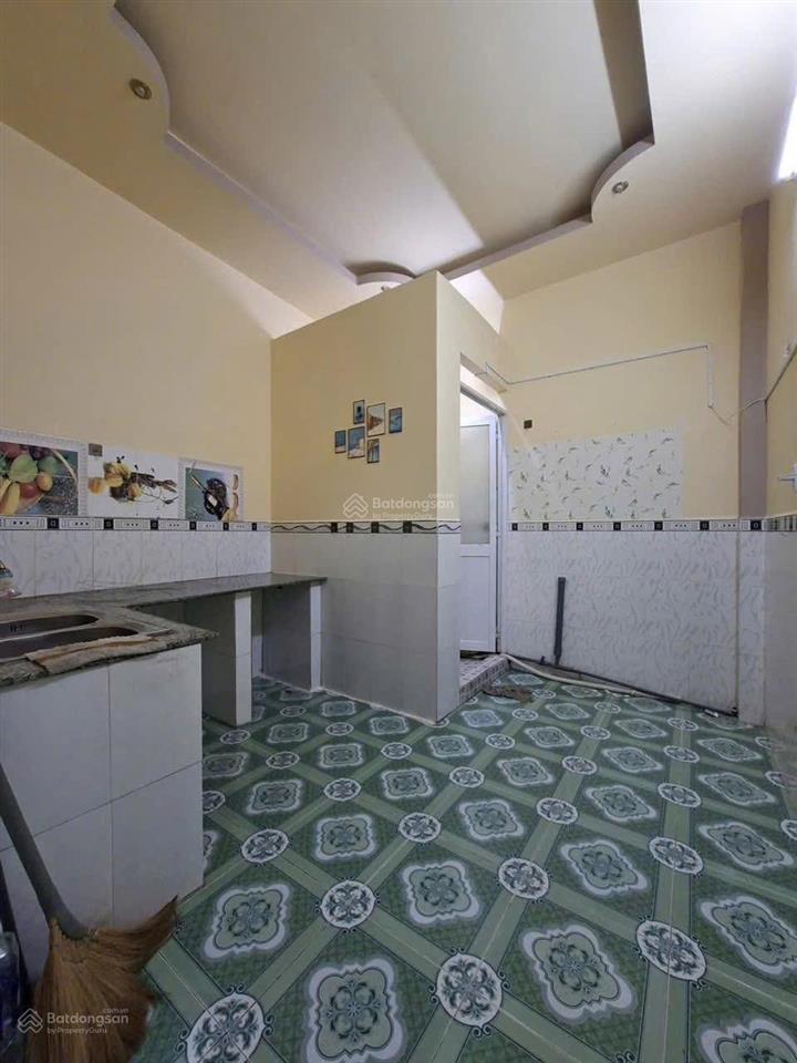 Bán nhà 1 lầu đúc  gần đường xe hơi  tt. nhà bè