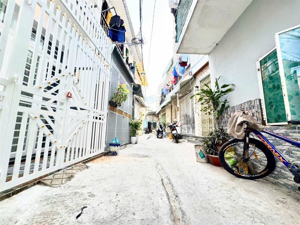 Bán nhà đẹp  3x11m  đào tông nguyên  nhà bè
