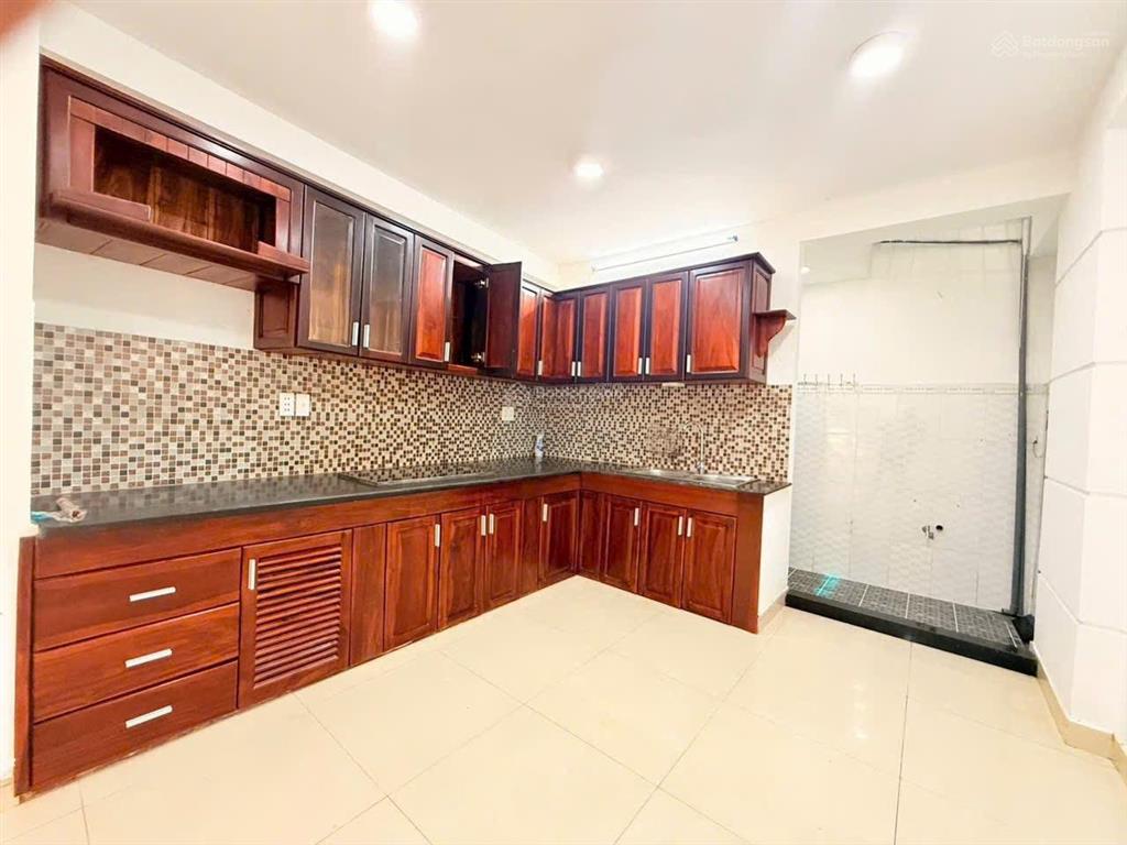 Bán nhà đẹp 6pn  2 lầu + sân thượng  huỳnh tấn phát  quận 7