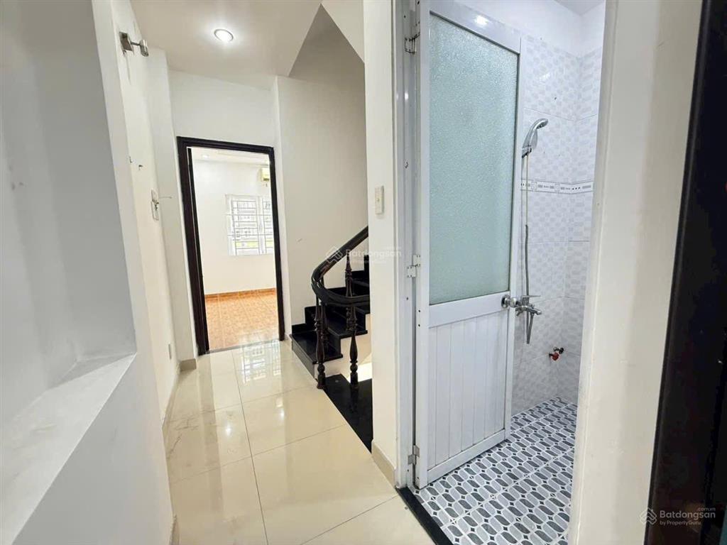 Bán nhà đẹp 6pn  2 lầu + sân thượng  huỳnh tấn phát  quận 7