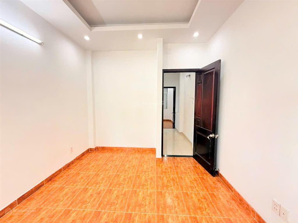 Bán nhà đẹp 6pn  2 lầu + sân thượng  huỳnh tấn phát  quận 7