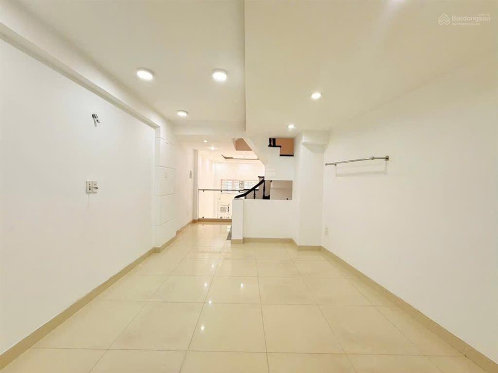Bán nhà đẹp 6pn  2 lầu + sân thượng  huỳnh tấn phát  quận 7