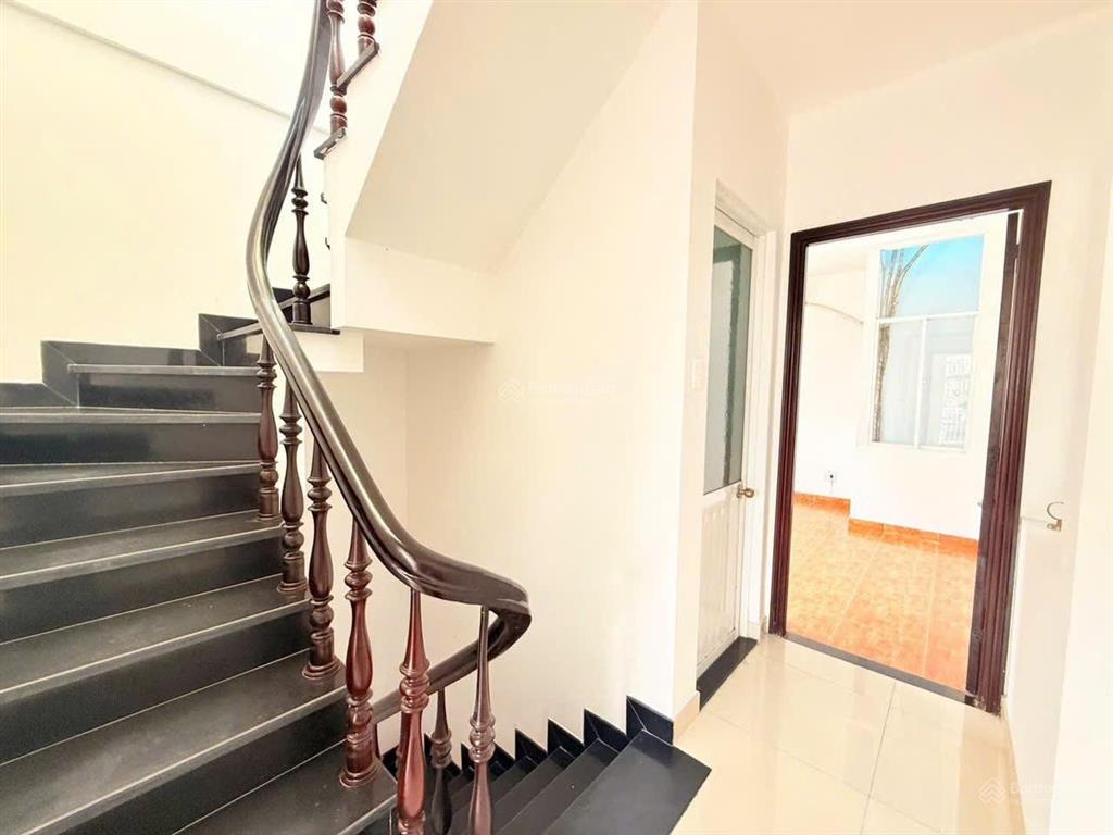 Bán nhà đẹp 6pn  2 lầu + sân thượng  huỳnh tấn phát  quận 7