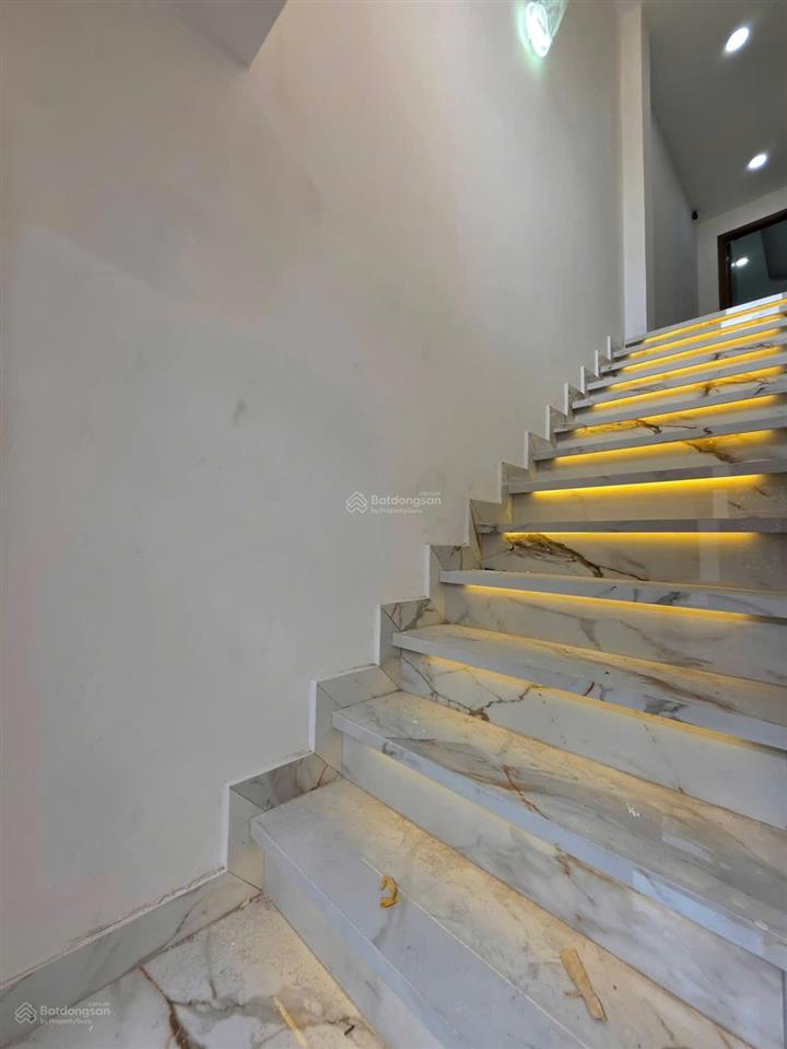 Nhà quận 7  xe hơi đậu cách nhà 5m  4mx12m  huỳnh tấn phát