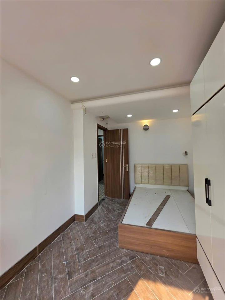 Nhà quận 7  xe hơi đậu cách nhà 5m  4mx12m  huỳnh tấn phát