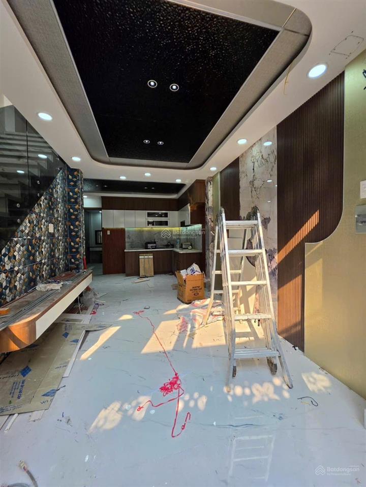 Nhà quận 7  xe hơi đậu cách nhà 5m  4mx12m  huỳnh tấn phát