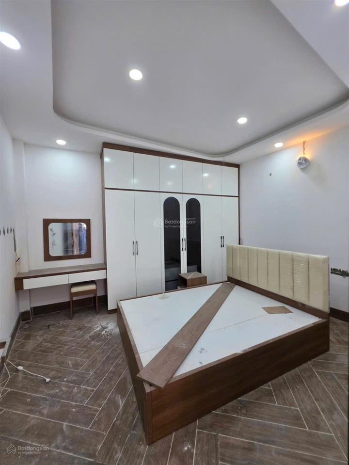Nhà quận 7  xe hơi đậu cách nhà 5m  4mx12m  huỳnh tấn phát