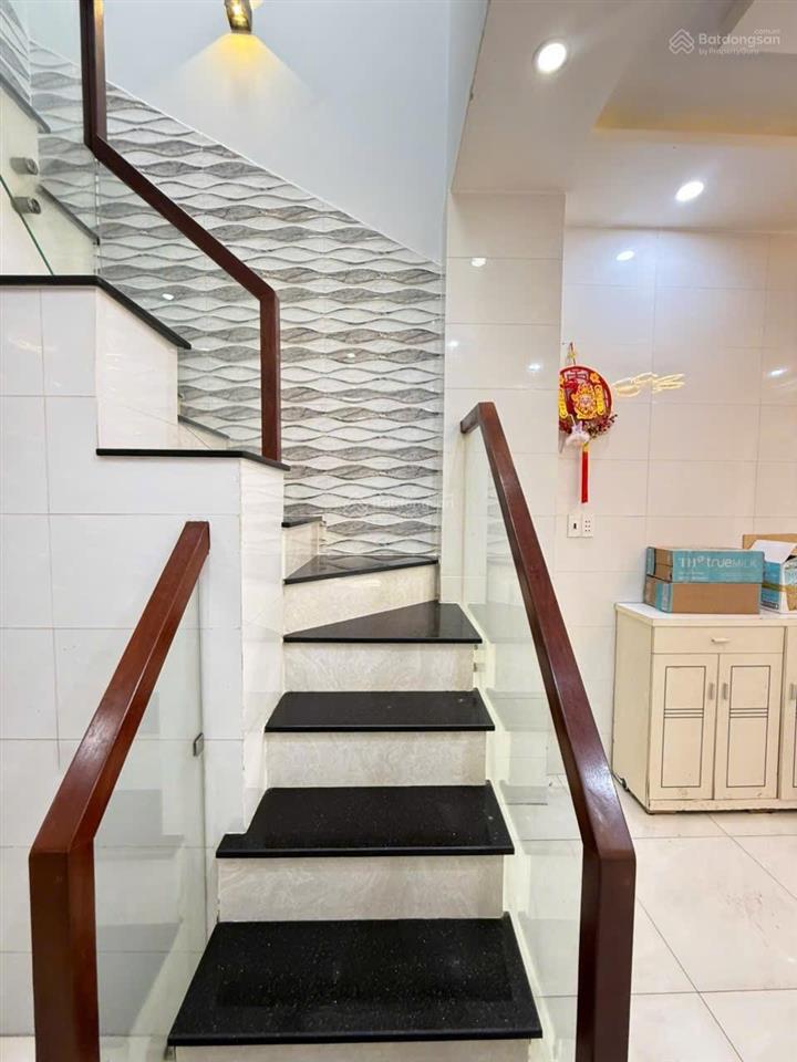 Bán nhà đẹp kiên cố  3.2x10m  huỳnh tấn phát  quận 7